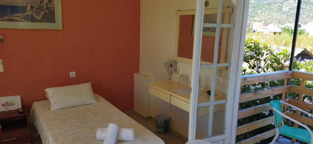 Hotel Cleo 250m From The Beach 2*